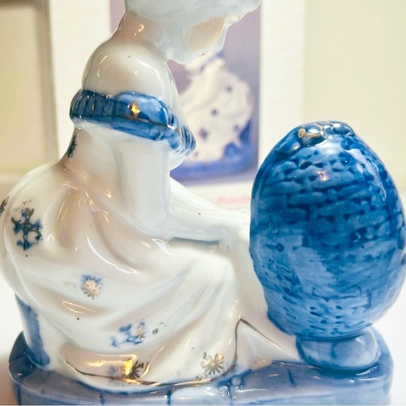 Vintage Decor Fine Porcelain Figurine Mother & Baby Cradle Cobalt Blue White NOS - Picture 6 of 11